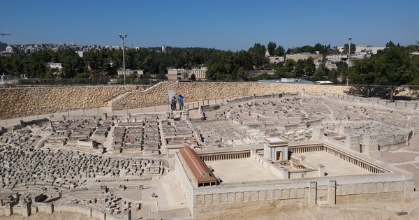 La Nación / Blanca, sagrada y milenaria, Jerusalén conmemora su reunificación