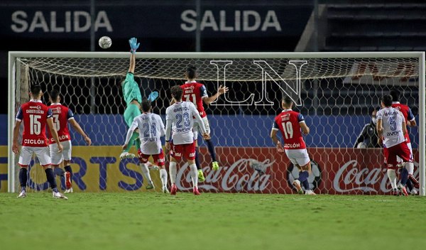 Cerro y Nacional empatan con espantoso arbitraje en la Nueva Olla