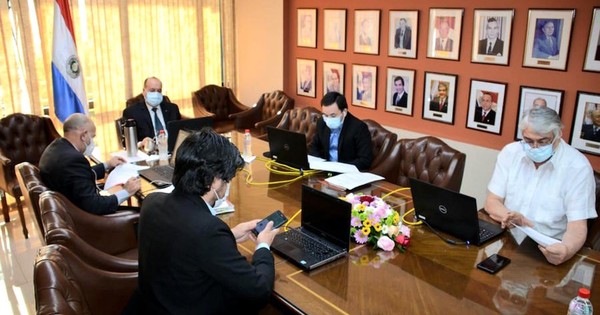 La Nación / Deben recuperar la confianza antes que plantear sanciones, afirman
