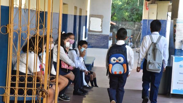 Solo 347.128 estudiantes siguen en clases presenciales ante el Covid-19