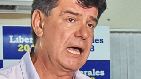 Alegre culpa a Abdo y pide salida de Troche
