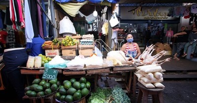 La Nación / Mercado 4: “No hacemos más nada, estamos porque queremos trabajar”