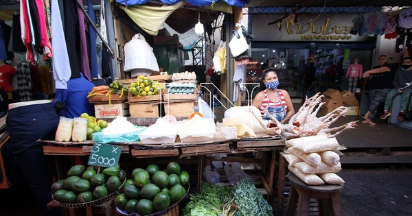 La Nación / Mercado 4: “No hacemos más nada, estamos porque queremos trabajar”