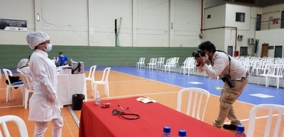 Diario HOY | Un pinchazo de esperanza: la experiencia de una médica durante la vacunación a abuelitos