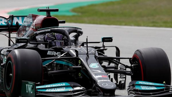 Lewis Hamilton reina en Barcelona