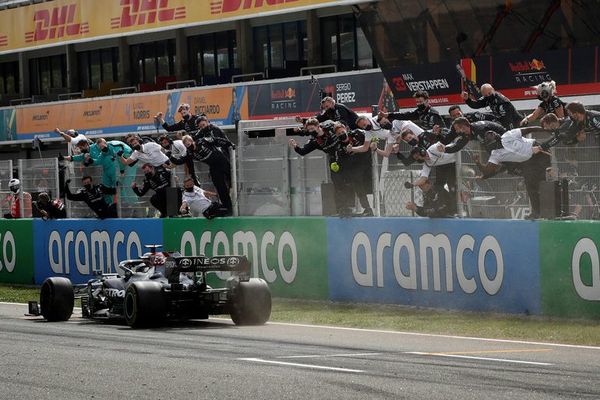 Hamilton gana el GP de España por delante de Verstappen - Automovilismo - ABC Color
