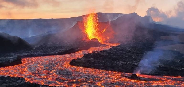 Diario HOY | Erupción volcánica se convierte en enormes géiseres de lava en Islandia