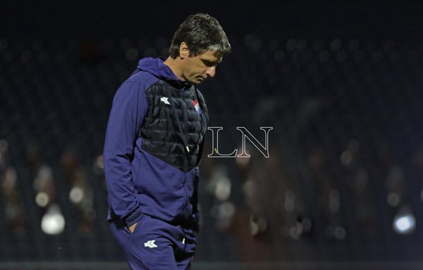Hernán López: “Espínola llegó bien a puntear la pelota, creo que el árbitro no influyó tanto”