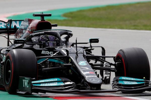 Lewis Hamilton reina en Barcelona