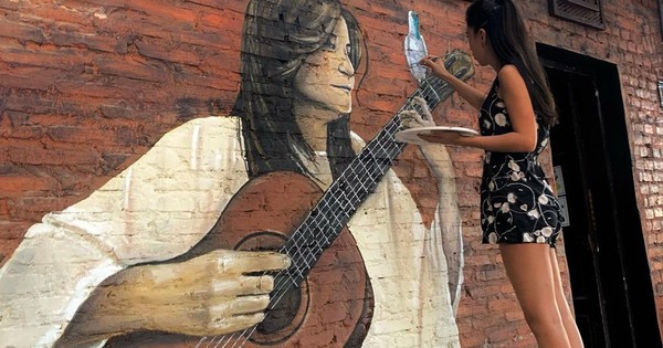 La Nación / Berta Rojas celebra mural en honor a artistas paraguayos