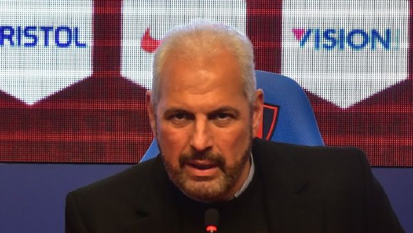 Zapag dispara contra el arbitraje: "¡Delincuentes, bandidos!