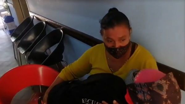 Vendió su techo para comprar medicamentos de su hija enferma