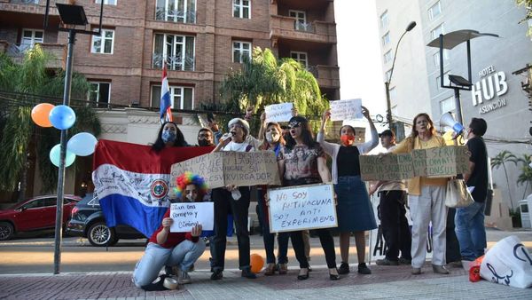 Manifestación ciudadana contra Lilian Samaniego en Asunción