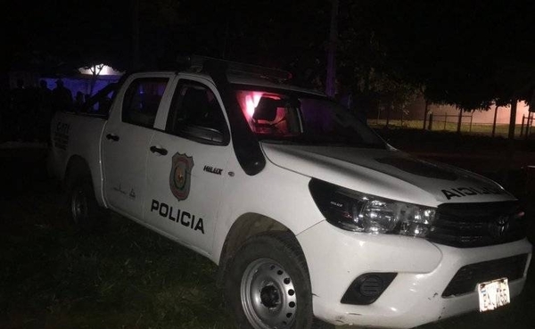 Video: policía agrede con arreador y amenaza con arma de fuego a un hombre, violencia sin ton ni son