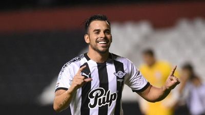 Libertad remonta y da un gran paso hacia el título