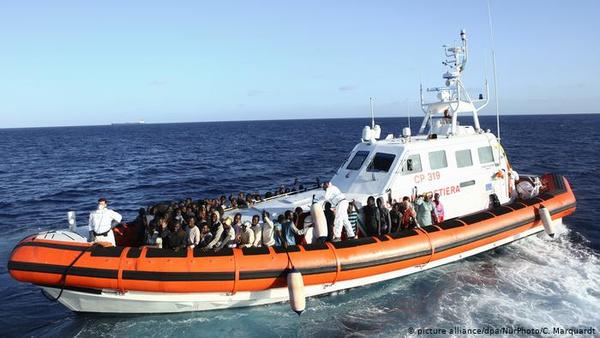 Más de 1.400 migrantes arribaron a la isla italiana de Lampedusa