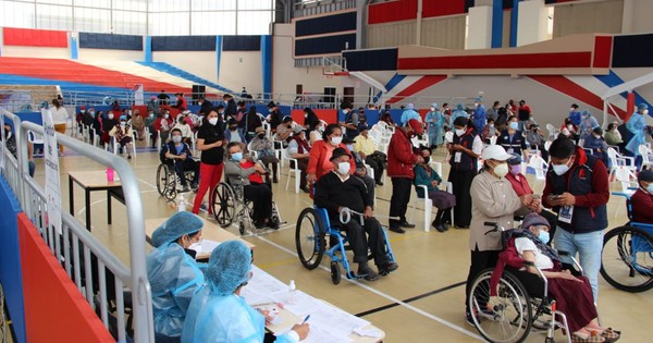 La Nación / Ecuador supera los 400.000 casos de COVID-19