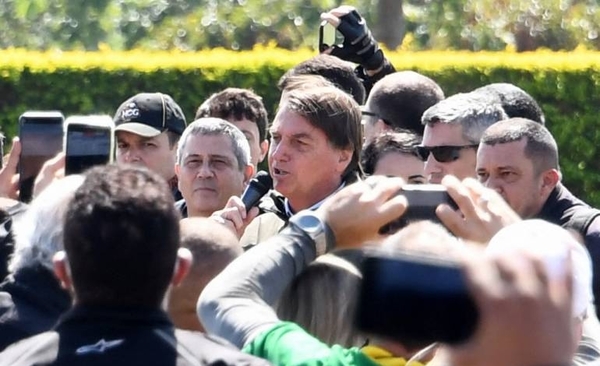 Diario HOY | Bolsonaro lidera multitudinaria concentración en plena segunda ola de covid en Brasil