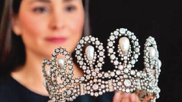Joyas imperiales y un gran zafiro, estrellas de las subastas de Ginebra