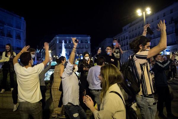El gobierno español pide “responsabilidad” tras imágenes de fiestas callejeras - Mundo - ABC Color