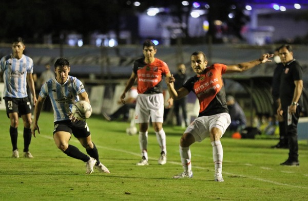 Guaireña FC y River Plate igualaron sin goles en el “Parque”.
