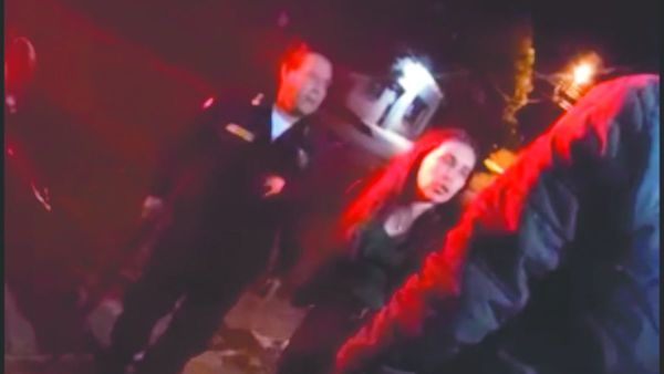 Policía furioso "mi guacha es mi respaldo", dijo