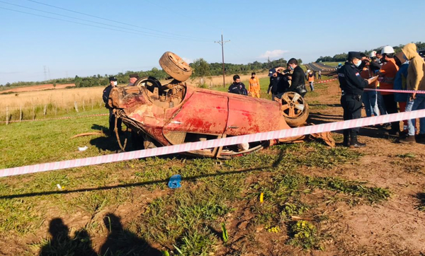 Hombre muere tras vuelco de vehículo en Coronel Oviedo - Noticiero Paraguay