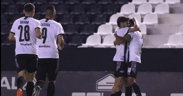 Apertura: Libertad se apodera de la punta y los escoltas se alejan