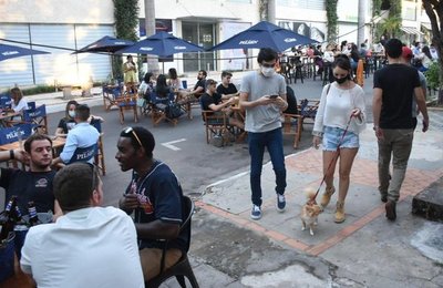 Habilitación de calles peatonales y mesas al aire libre comienzan a reactivar movimiento económico de locales gastronómicos