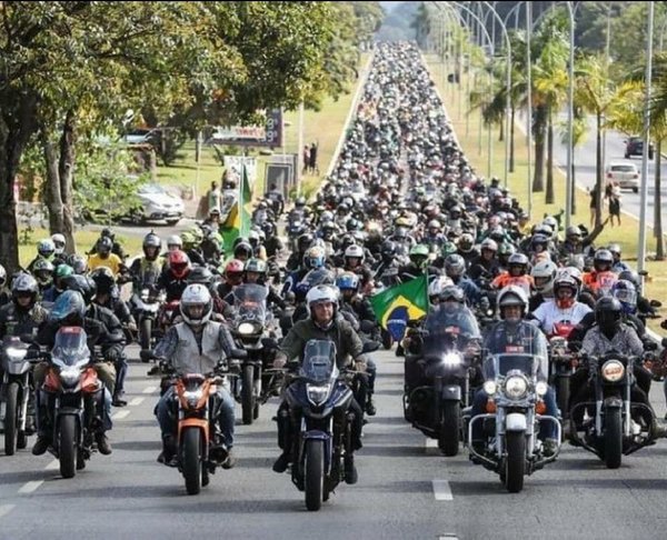 Brasil: En plena segunda ola de covid-19 multitudinaria concentración fue liderada por Bolsonaro en el día de las madres