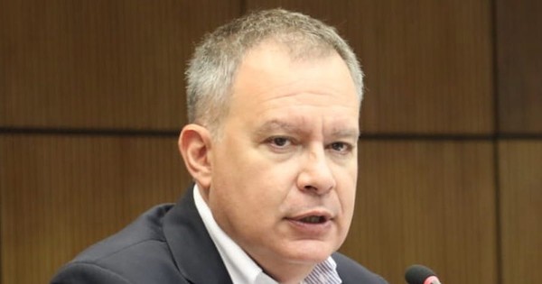 La Nación / Silva Facetti lamenta “sesgo autoritario” del proyecto del Poder Ejecutivo