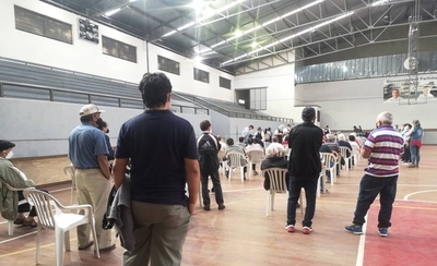 Diario HOY | Retrasos en vacunatorios COVID-19: adultos mayores lamentan desorganización