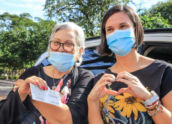 Destacan orden y comodidad en vacunatorios masivos e instan a inmunizarse | .::Agencia IP::.