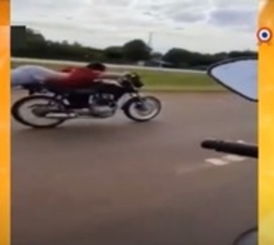 Motociclistas arriesgan sus vidas en carreras clandestinas - Paraguay.com