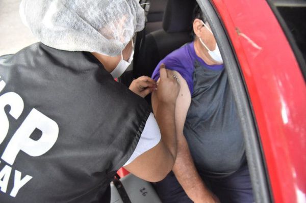 Adultos mayores instan a perder el miedo y vacunarse contra el Covid-19