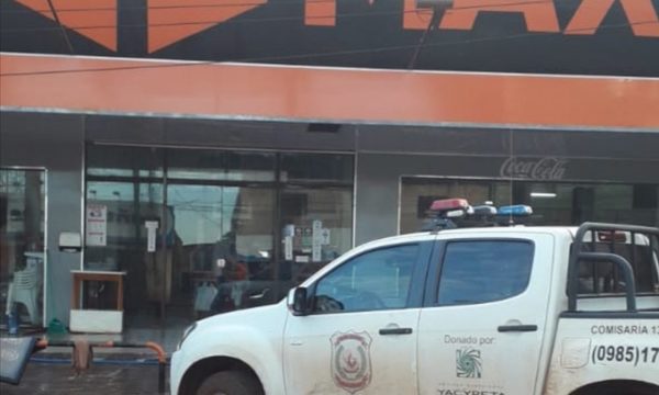 Roban dinero de caja fuerte de supermercado