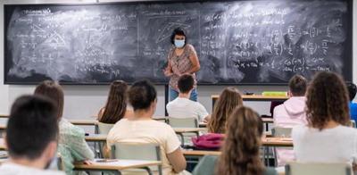 AEDE solicita agilizar vacunación anticovid a profesores para retorno a presencialidad - La Clave