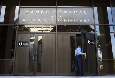 Las remesas enviadas a R.Dominicana aumentaron un 64,9 % en el primer cuatrimestre - MarketData