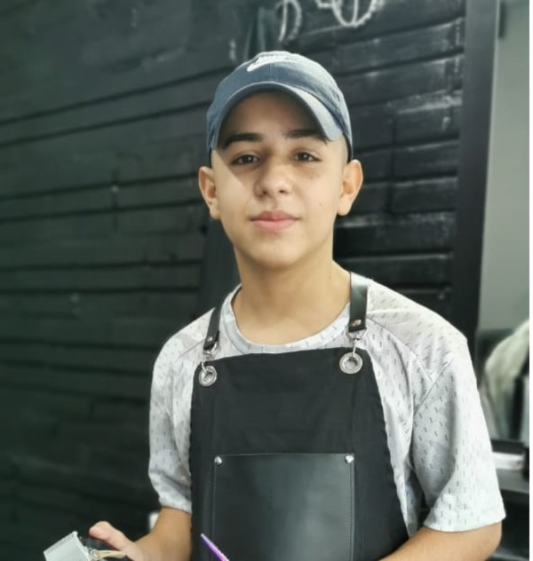 Un pequeño gran barbero: adolescente abre su propio negocio