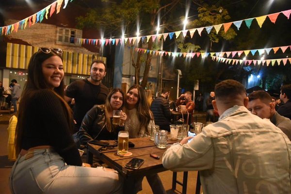 Asunción: locales gastronómicos vuelven a las calles con total éxito