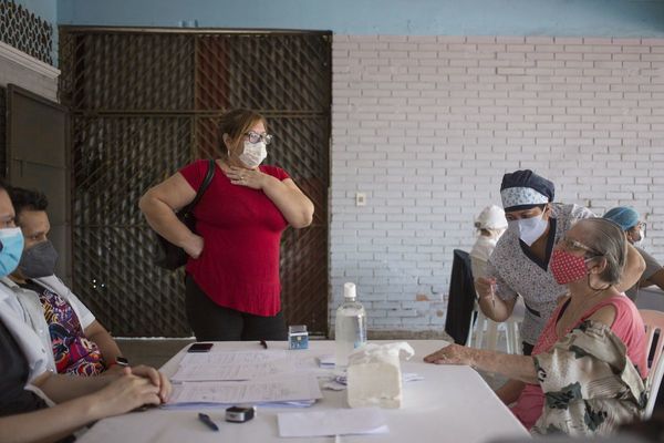 Otorgarán licencia a trabajadores para acudir a vacunarse o acompañar a adultos mayores a su cargo