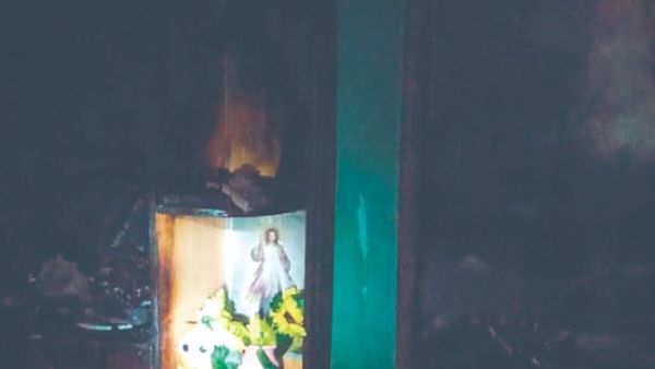 Fuego consumió todo, menos altar de la Divina Misericordia