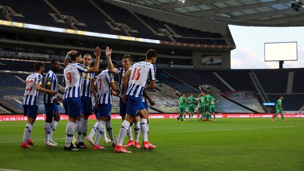 El Porto golea y aplaza la celebración de Sporting de Lisboa