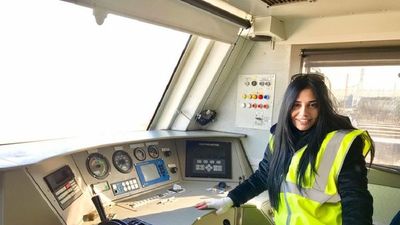 La primera paraguaya en manejar un tren en España