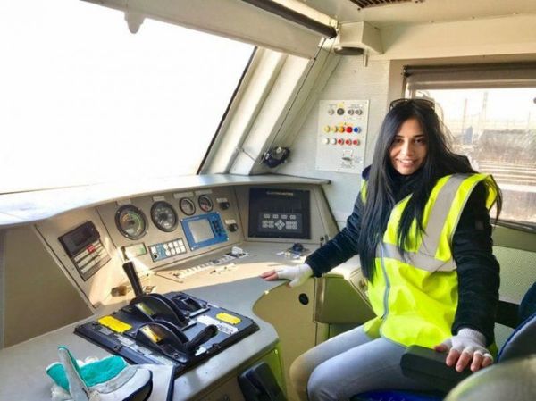 La primera paraguaya en manejar un tren en España