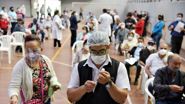 Inmunización anti-Covid-19 cobra impulso tras bajar rango de edad