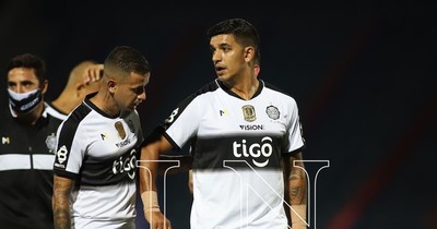 La Nación / Habrá despidos masivos