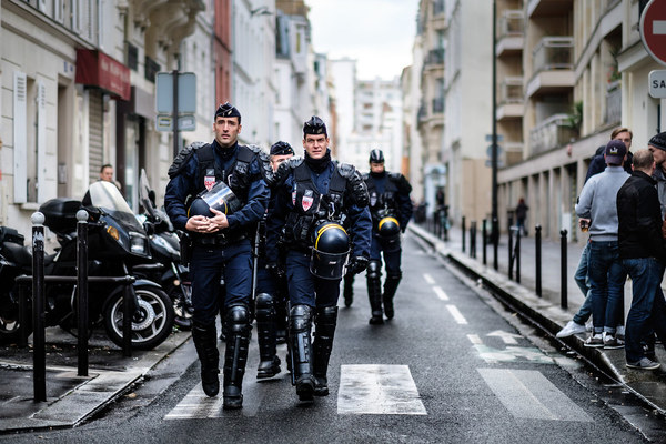 Gobierno francés endurece penas por agresiones a policías