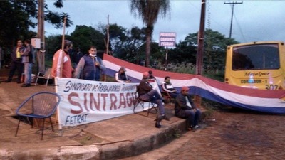 CHOFERES URBANOS EN HUELGA FRENAN SALIDA DE ÓMNIBUS