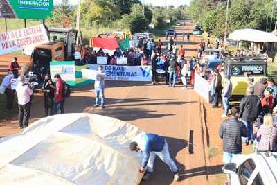 Franqueños protestan para exigir inicio de obras complementarias del Puente de la Integración - La Clave
